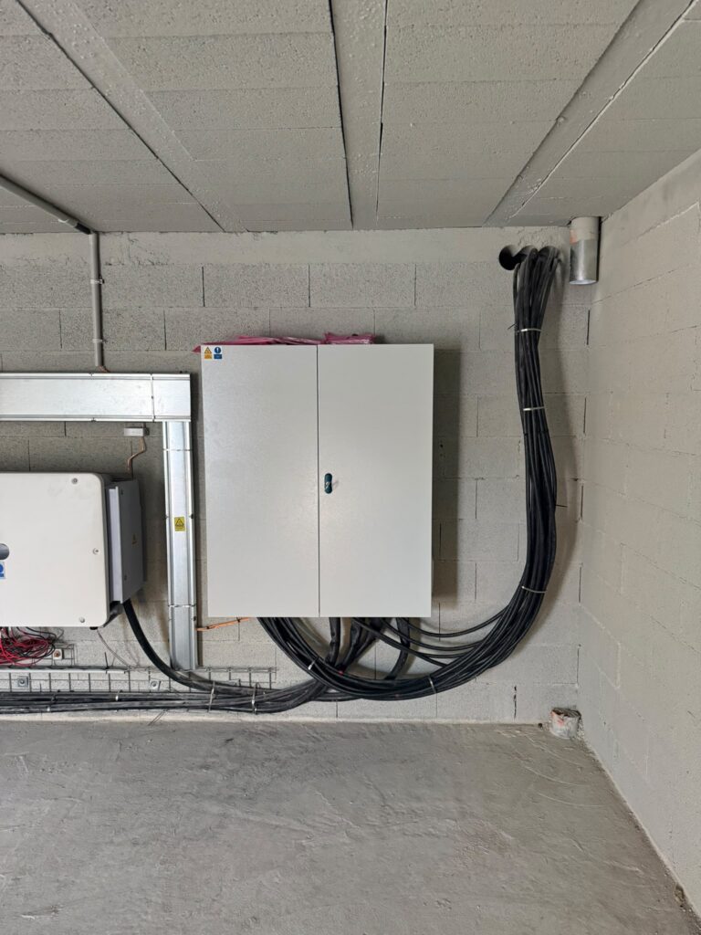 Installation photovoltaïque Only Sun — Coffret électrique