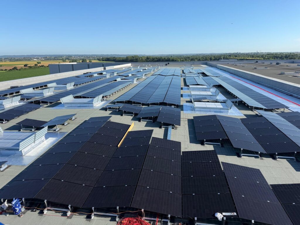 Installation photovoltaïque sur une toiture professionnelle — Only Sun